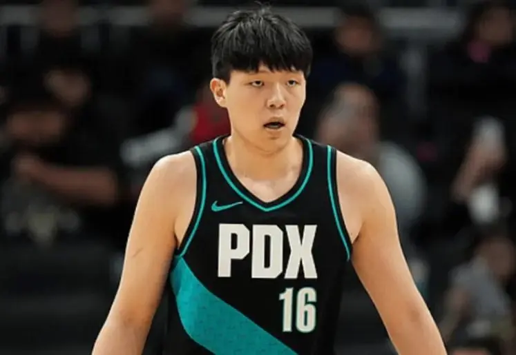 杨瀚森首节出战5分钟，1投0中，得到0分3篮板0助攻