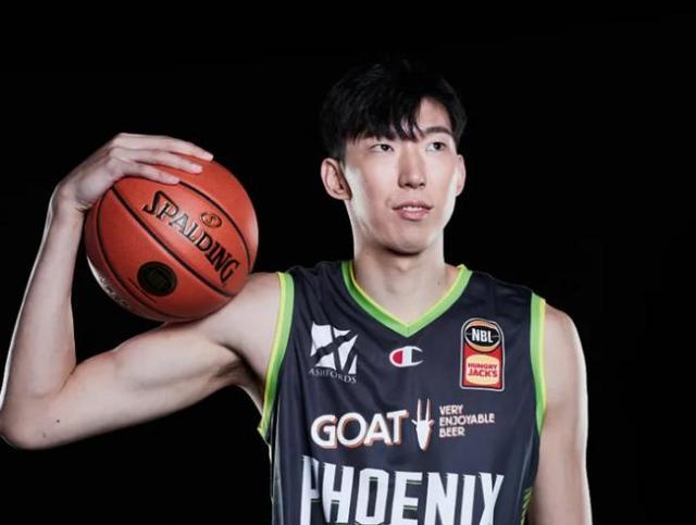 mk体育官网-周琦季前赛首秀可圈可点 积极融入球队拥抱新生活