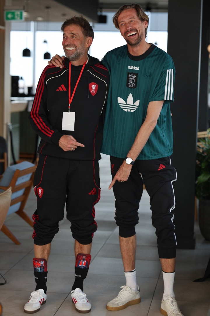 渣叔也有1米9！克洛普与2米01的高佬克劳奇合照，只矮半个头